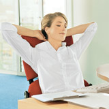 iyl_0719_womanatdesk160.jpg